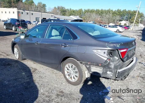 2015 Toyota Camry Le z USA, uszkodzony, nr VIN 4T4BF1FKXFR468536